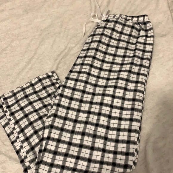 White and Black pyjama pants also Streetwear style - Picture 1 of 3